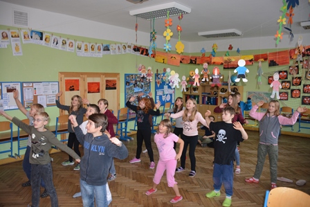 2016_11_05_Halloween_05_závěrečný_Skeleton_dance_02